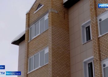 В Казани волонтеры и сотрудники соцзащиты вместе с Дедом Морозом навестили детей, попавших в сложную жизненную ситуацию