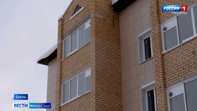 В Казани волонтеры и сотрудники соцзащиты вместе с Дедом Морозом навестили детей, попавших в сложную жизненную ситуацию