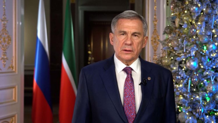 «В будущее мы смотрим уверенно и с оптимизмом»: новогоднее обращение Рустама Минниханова