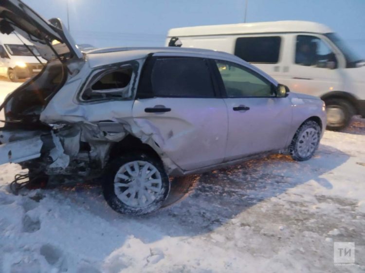 Под Челнами авто сбило насмерть мужчину, вышедшего устанавливать знак после ДТП