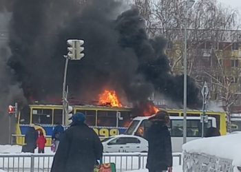 В Челнах на остановке вспыхнул трамвай
