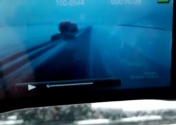 Появились кадры, как легковушка влетела под грузовик на трассе в Татарстане