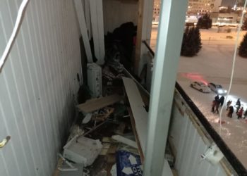 В Челнах петарда разнесла балкон на пятом этаже