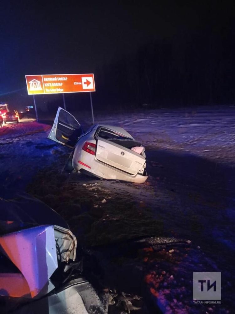 В страшной аварии на трассе в Татарстане погибла женщина и пострадали четыре человека