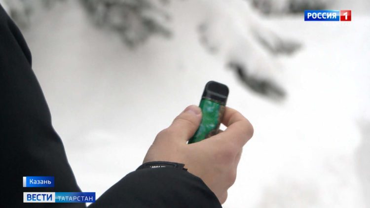 С момента появления на рынке электронных сигарет в России число школьников-курильщиков увеличилось в 6 раз