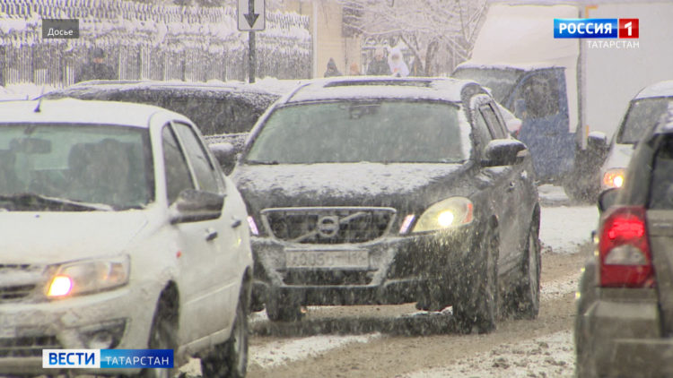 Не поделили дорогу: в Казани водители автобусов устроили драку с поножовщиной