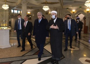 Рустам Минниханов показал Президенту Казахстана достопримечательности Казанского Кремля