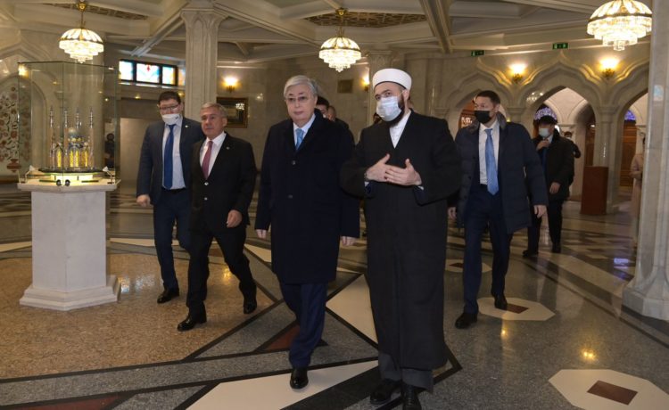 Рустам Минниханов показал Президенту Казахстана достопримечательности Казанского Кремля