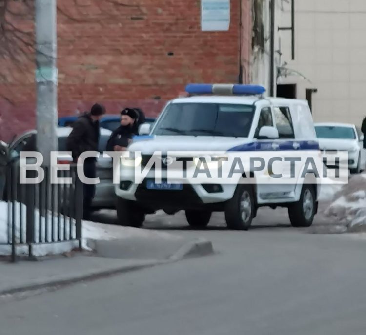 В Казани мужчина пожаловался в полицию на водителя, который якобы угрожал оружием