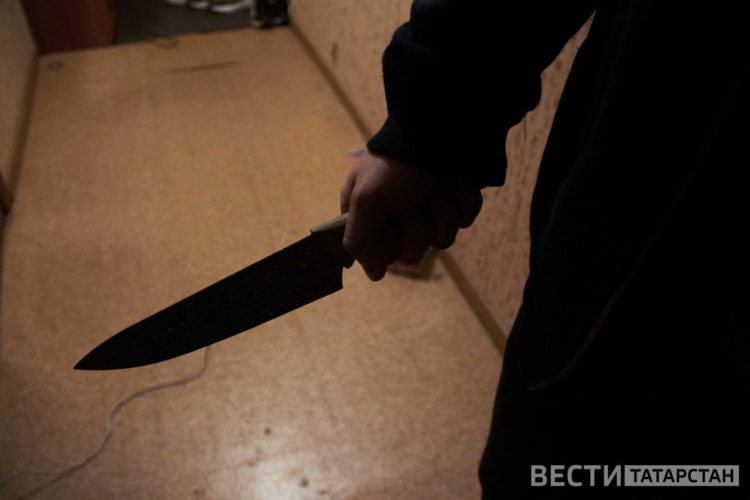 В Челнах мужчина убил соседа в его день рождение за критику брата