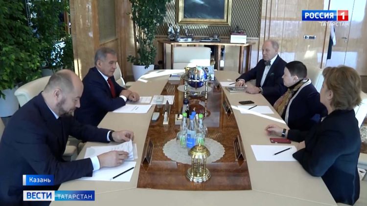 Почти 13 тонн груза с гуманитарной помощью отправили сегодня в Ростовскую область из Татарстана