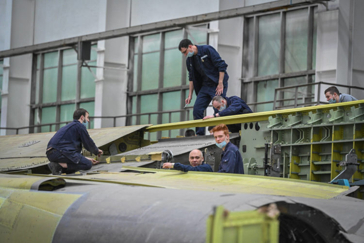 Борисов: На Казанском авиазаводе производство Ту-214 может составить минимум 10 самолетов в год