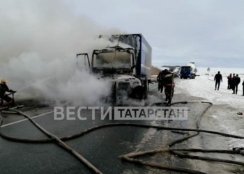 В Чистопольском районе при столкновении легковушки с КАМАЗом погибли шесть человек