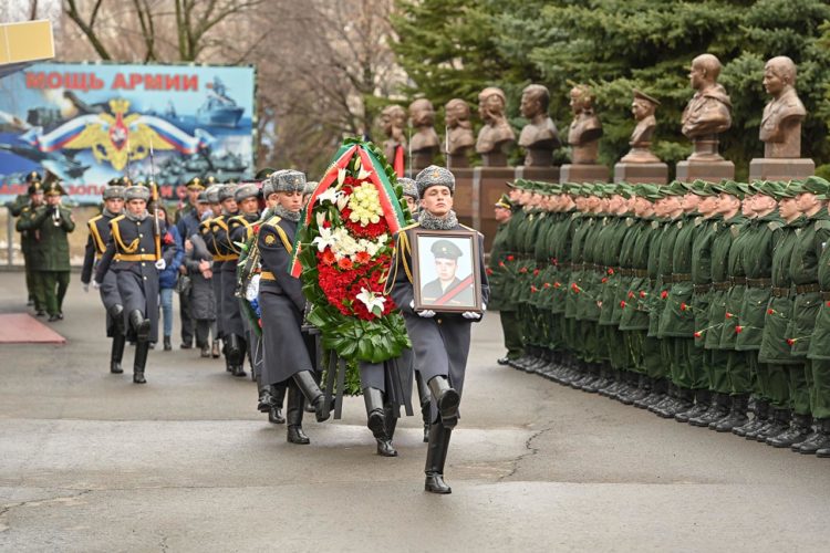 В Татарстане простились с героем Дамиром Гилемхановым, павшим на Украине