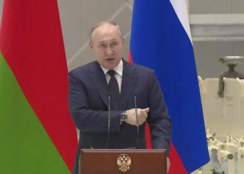 Путин назвал подонками тех, кто носит нашивки СС