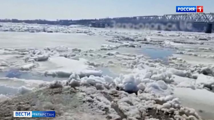 На Волге в Татарстане начался ледоход