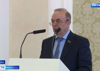 Неизвестный расстрелял машину с парнями в Татарстане