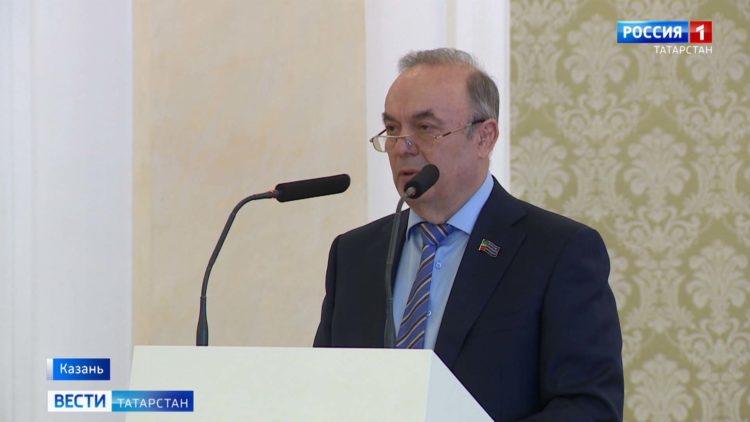 Неизвестный расстрелял машину с парнями в Татарстане