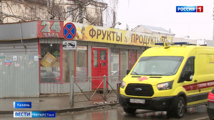 В Казани женщина оставила на улице голого младенца