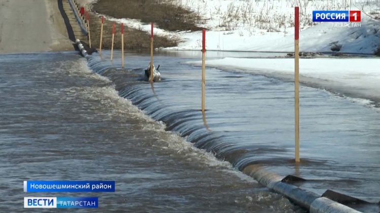 Под натиском стихии: в Татарстане затопило пять мостов и три дороги