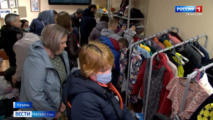 Неизвестный расстрелял машину с парнями в Татарстане