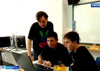 Неизвестный расстрелял машину с парнями в Татарстане