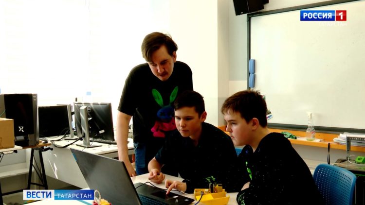 Неизвестный расстрелял машину с парнями в Татарстане