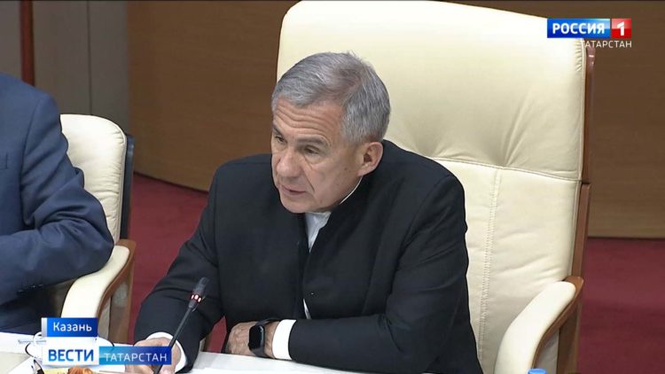 Минниханов призвал не допустить роста безработицы в республике