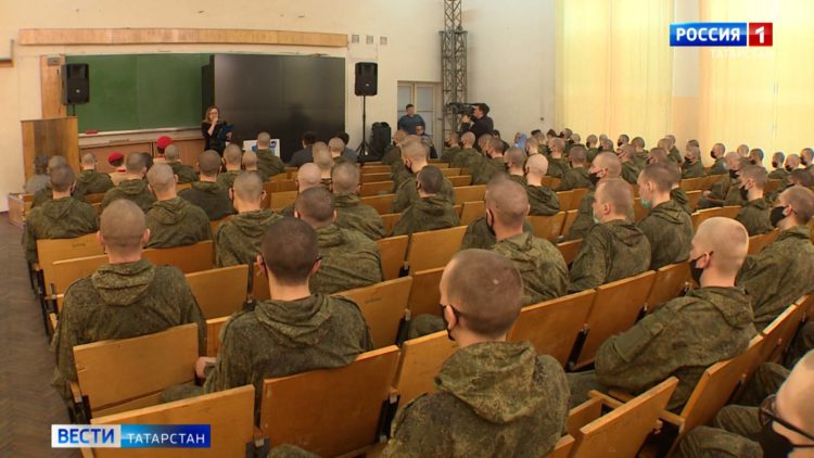 Делегация Татарстана встретилась в Ульяновске с призывниками из республики