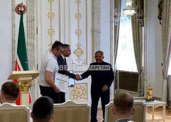 Минниханов поздравил ватерпольную команду «Синтез» с победой на чемпионате России