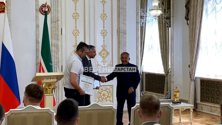 Минниханов поздравил ватерпольную команду «Синтез» с победой на чемпионате России