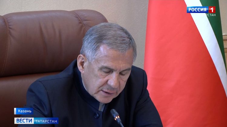 Рустам Минниханов указал на проблемы в организации воспитательной работы