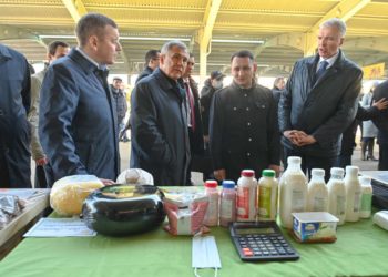 Рустам Минниханов пообщался с покупателями и продавцами на сельхозярмарке