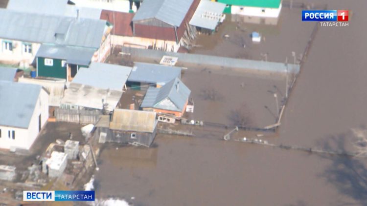 Пик паводка в Татарстане: затоплены ряд мостов и дорог