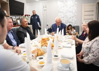 Рустам Минниханов встретился с семьей погибшего на Украине Героя России