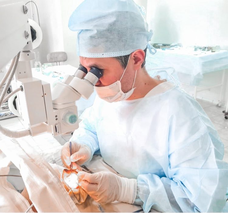 В Челнах врачи спасли мужчине глаз, в который попала железная стружка