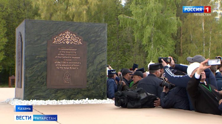 Ступили на путь новой истории: в Казани заложили камень новой Соборной мечети