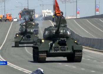 «Мы этот день не забудем никогда»: в Казани прошел парад Победы