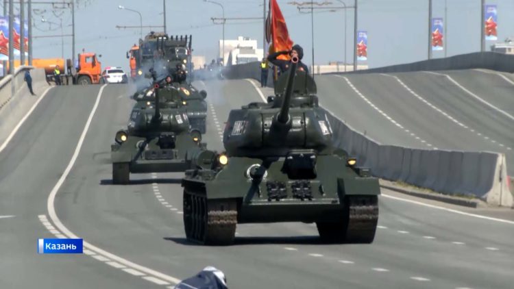 «Мы этот день не забудем никогда»: в Казани прошел парад Победы
