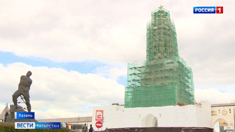 Рустам Минниханов осмотрел ход строительства трасс М12 и М7