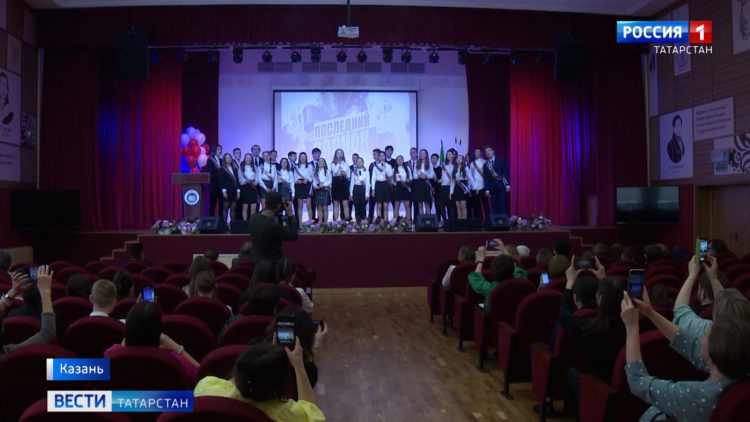 Рустам Минниханов осмотрел ход строительства трасс М12 и М7