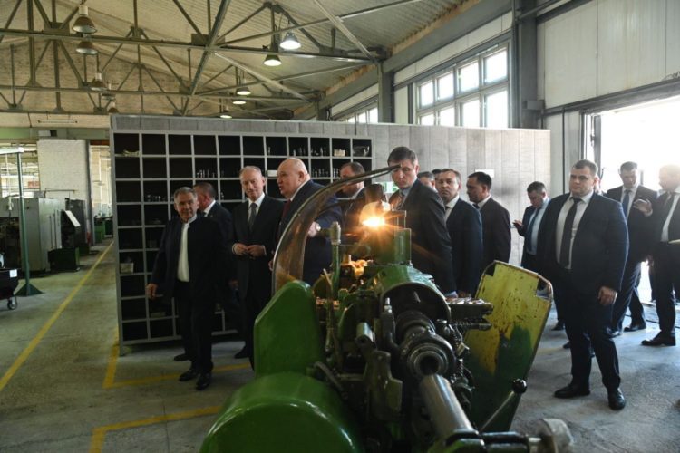 Минниханов и Патрушев посетили в Тетюшах механический завод КВЗ