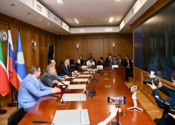 Минниханов и глава Якутии запустили электростанцию в одном из самых холодных мест на Земле