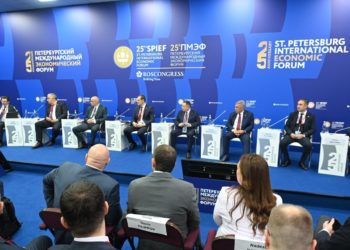 Рустам Минниханов принял участие в сессии ПМФ, посвященной пространственным данным