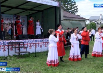 Минниханов и Хуснуллин оценили ход строительства трассы М12