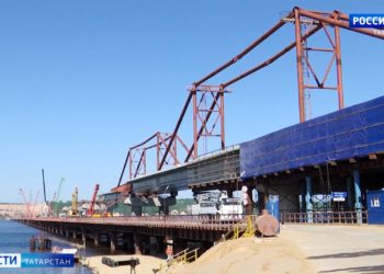 Минниханов и Хуснуллин оценили ход строительства трассы М12