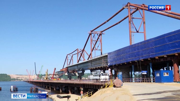 Минниханов и Хуснуллин оценили ход строительства трассы М12