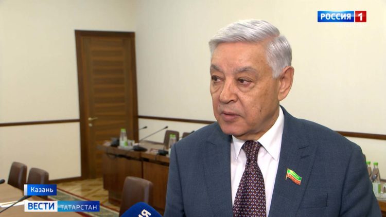 Поваленные деревья и отключение электричества: разгул сильного ветра в Татарстане