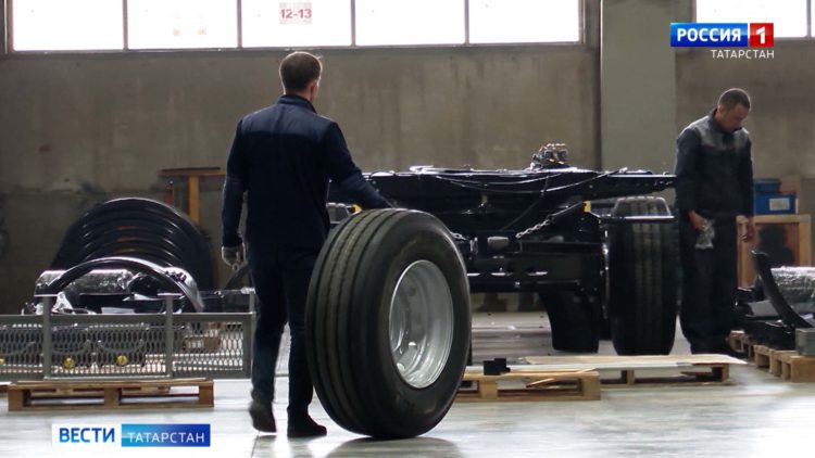 Рустам Минниханов наградил выдающихся татарстанцев