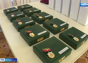 В Казанском Кремле впервые вручили медали «Родительская доблесть»